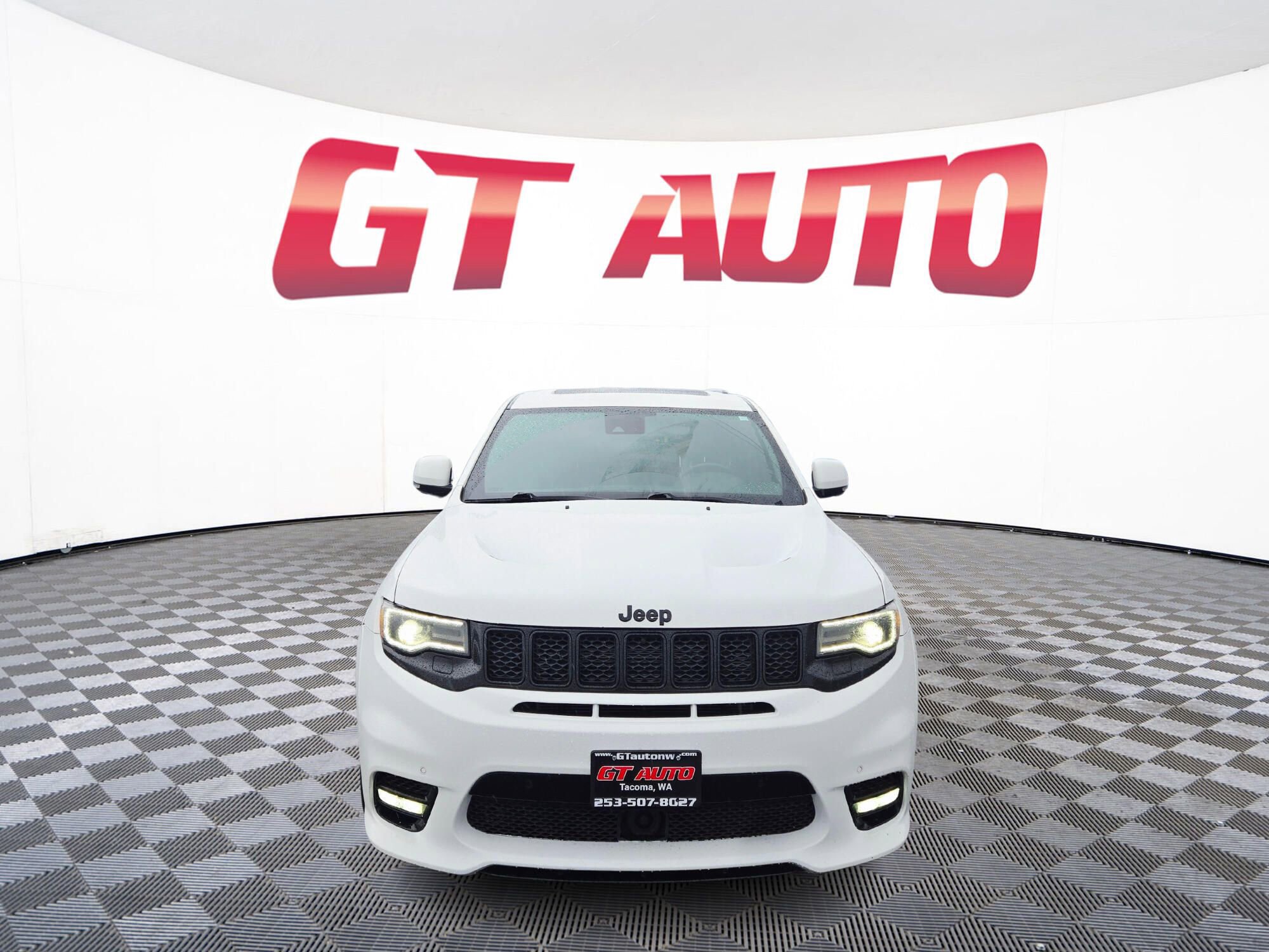 Used 2020 Jeep Grand Cherokee SRT image 2
