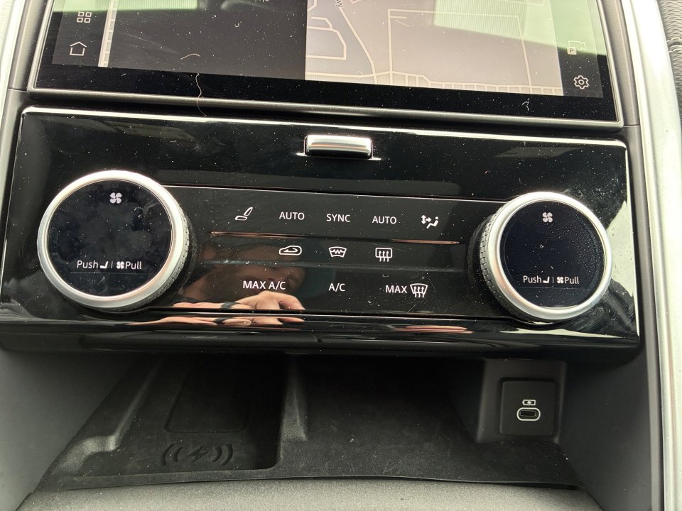 Used 2025 Land Rover Discovery Dynamic SE AWD/4WD image 18