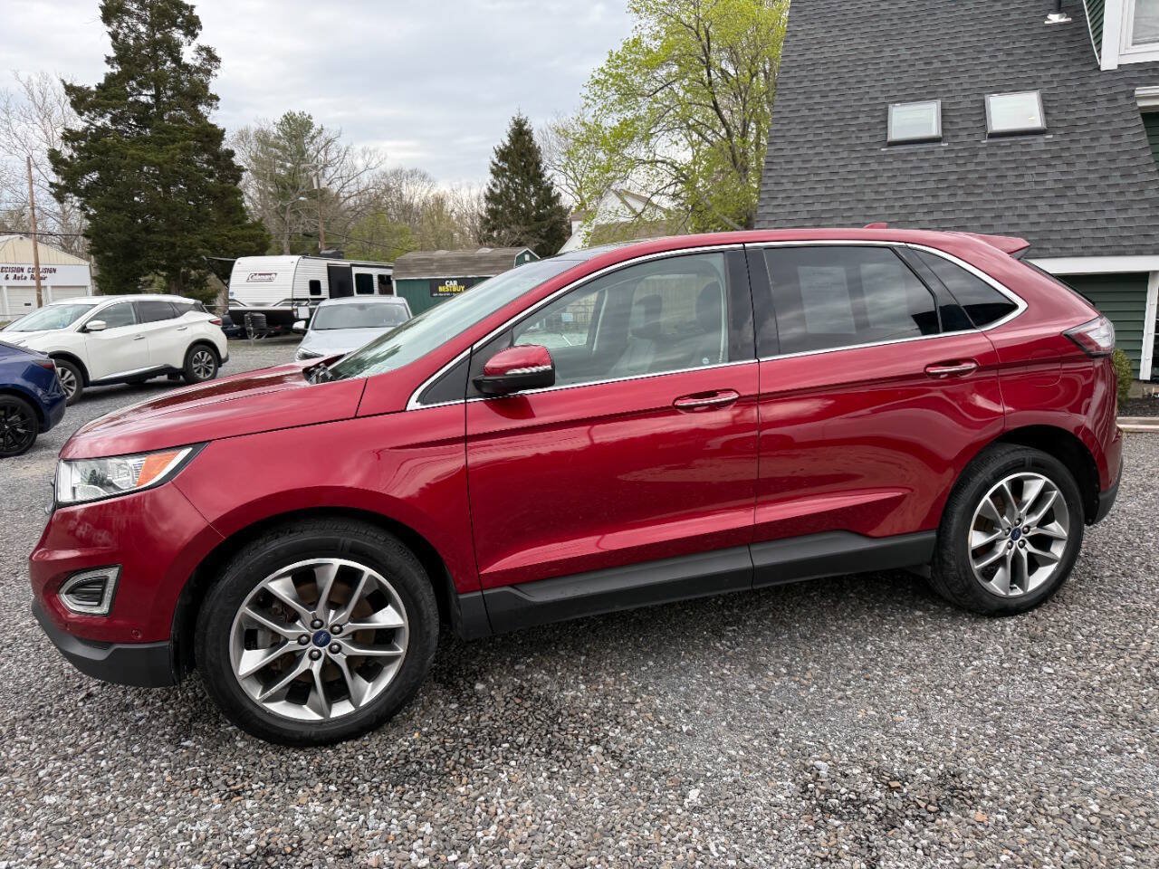 Used 2018 Ford Edge Titanium w/ Equipment Group 302A AWD/4WD image 10
