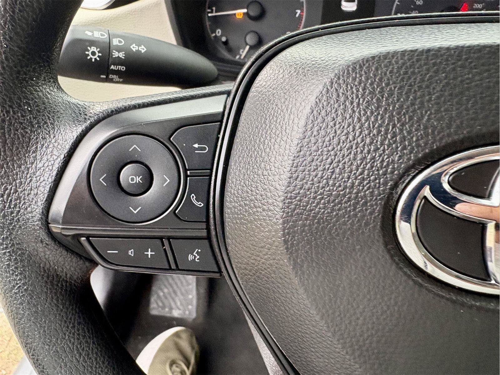 Used 2025 Toyota Corolla LE FWD image 16