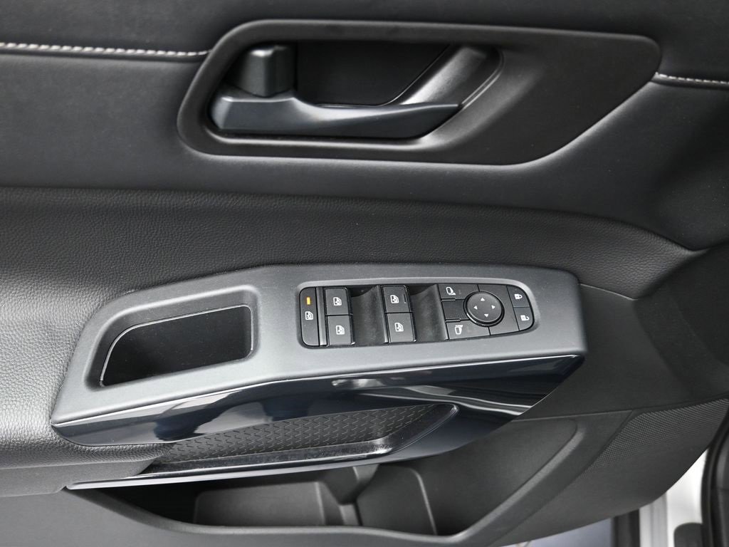 Certified 2024 Nissan Pathfinder SV image 12