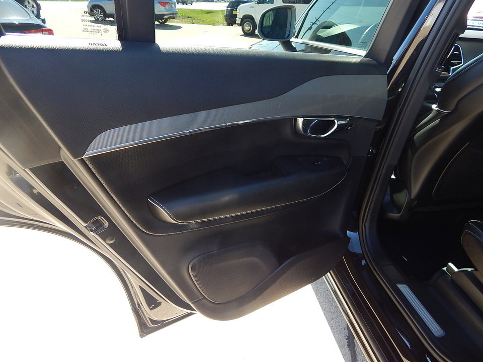 Used 2016 Volvo XC90 T6 R-Design w/ Vision Package image 13