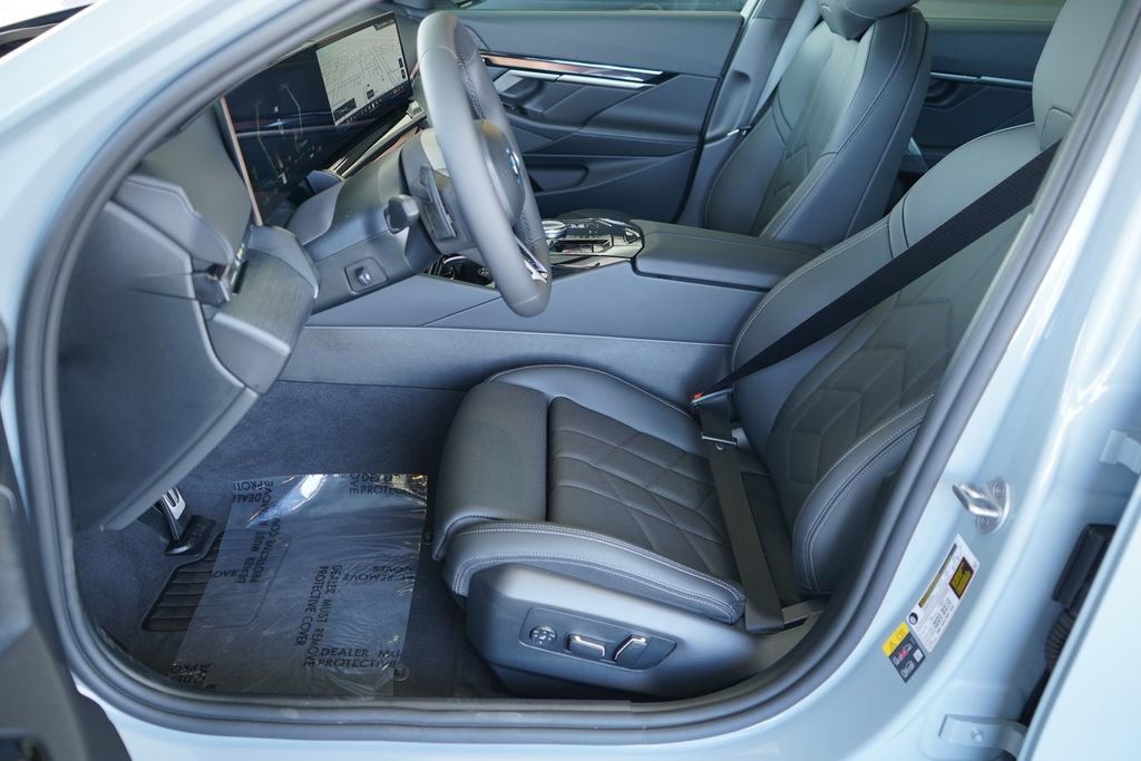 Used 2026 BMW i5 eDrive40 w/ M Sport Package image 11