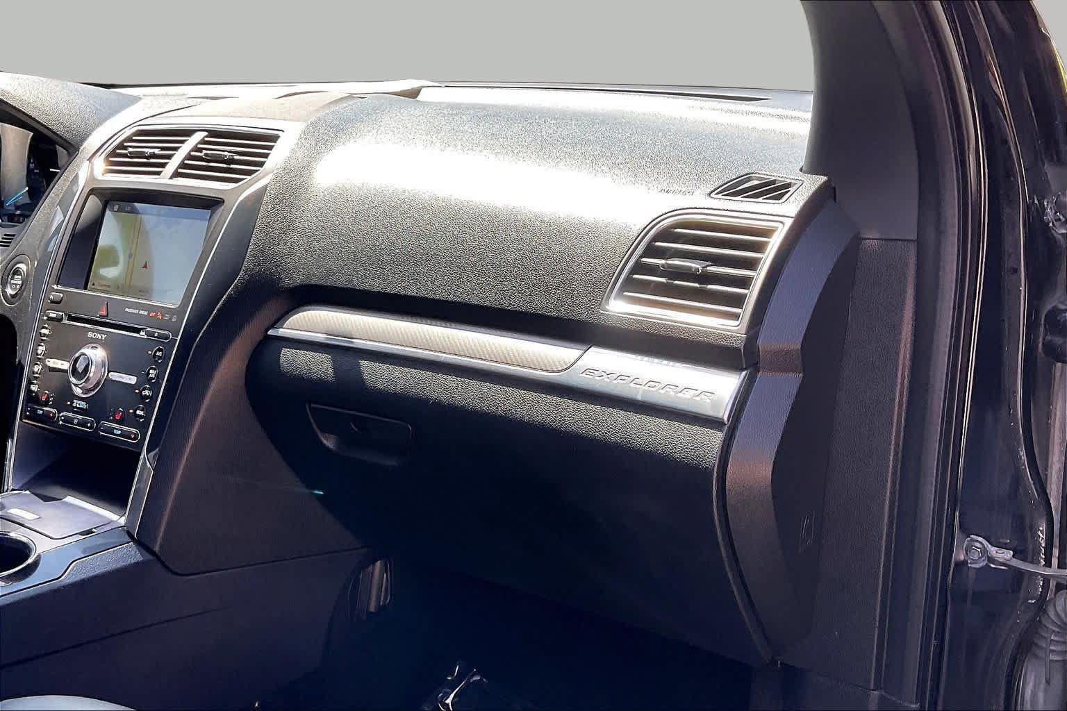 Used 2018 Ford Explorer Sport AWD/4WD image 16