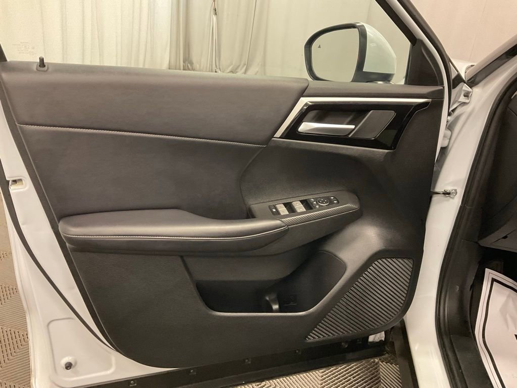 Used 2024 Mitsubishi Outlander SE image 14