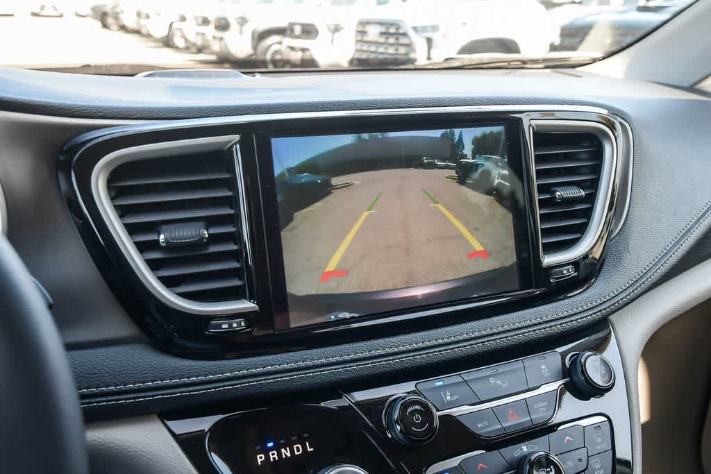 Used 2023 Chrysler Pacifica Touring-L FWD image 23
