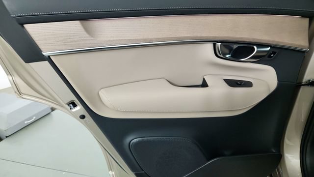 New 2026 Volvo XC90 T8 Plus w/ Protection Package Premier AWD/4WD image 27