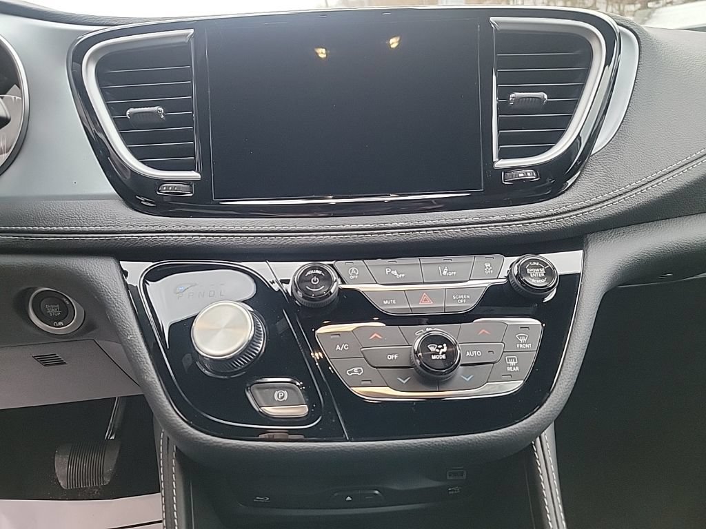 New 2026 Chrysler Pacifica Limited w/ Uconnect Theater Family Group AWD/4WD image 13