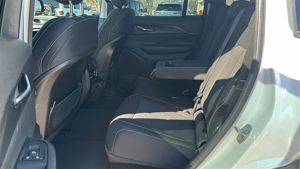 Used 2023 Jeep Grand Cherokee Laredo image 25