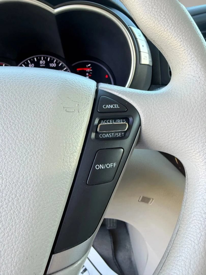 Used 2013 Nissan Quest S FWD image 19