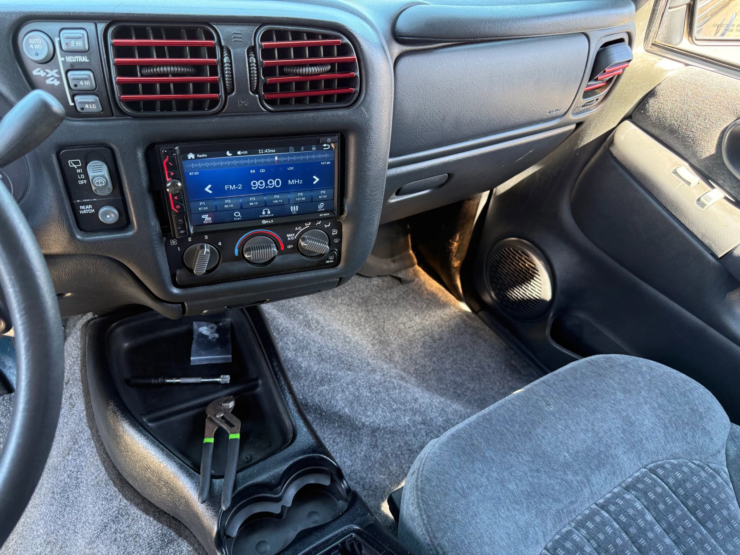 Used 2000 Chevrolet Blazer LS w/ LS Preferred Equipment Group image 11