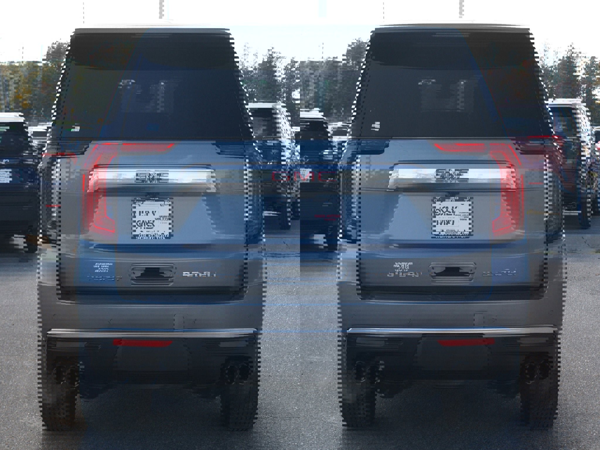 Used 2021 GMC Yukon Denali w/ Denali Premium Package image 3