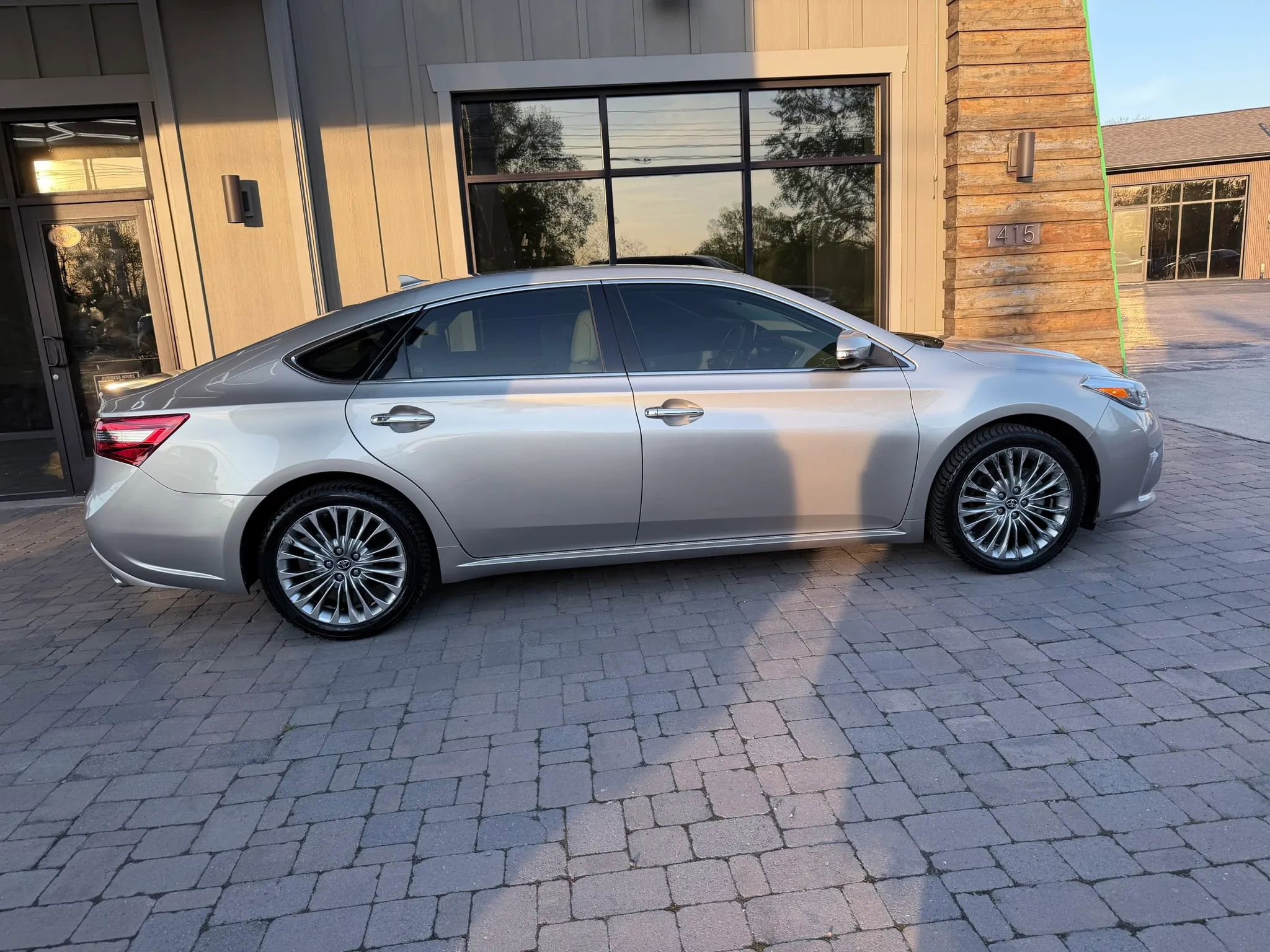 Used 2017 Toyota Avalon Limited FWD image 76