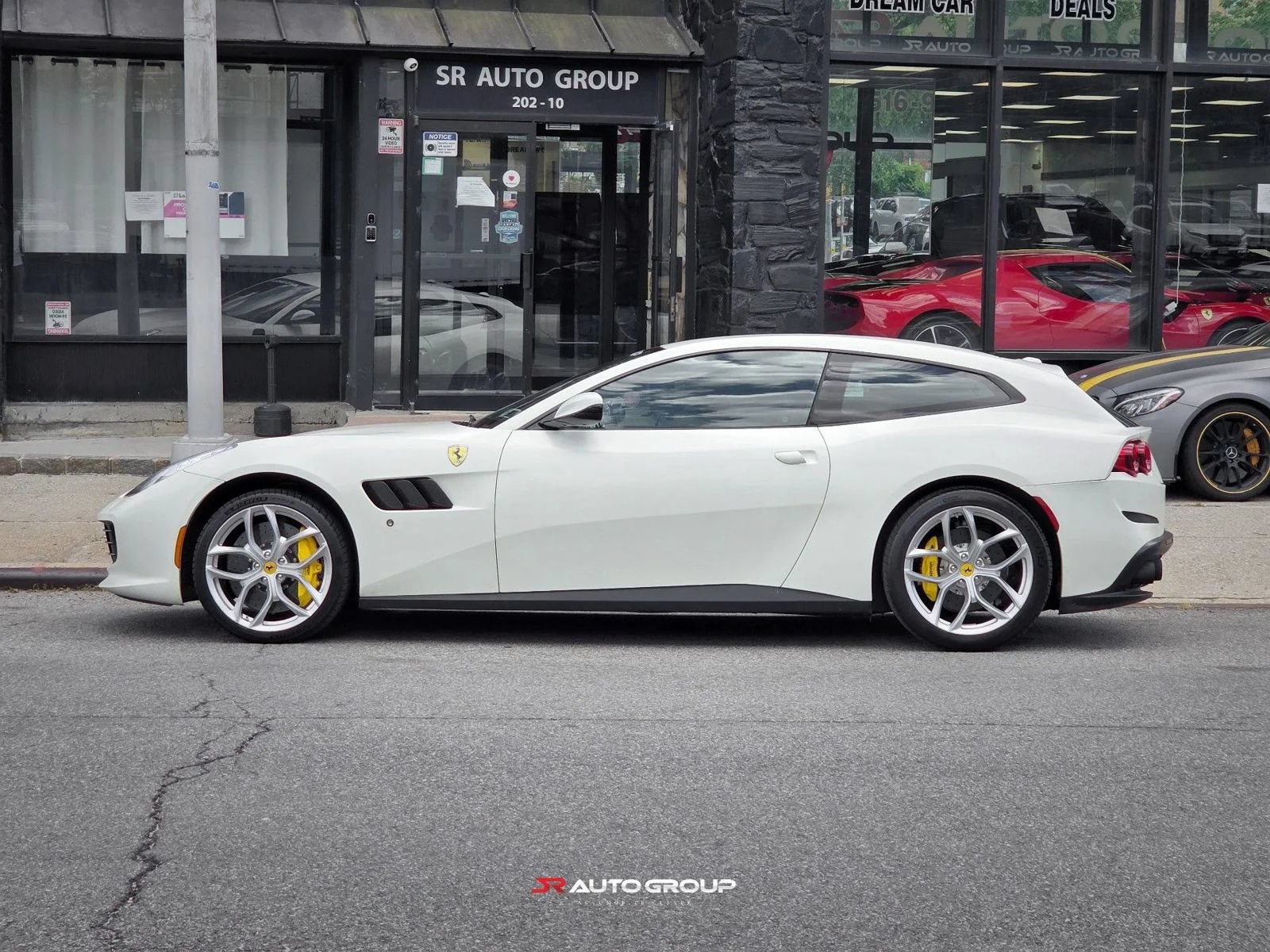 Used 2018 Ferrari GTC4Lusso T RWD image 5