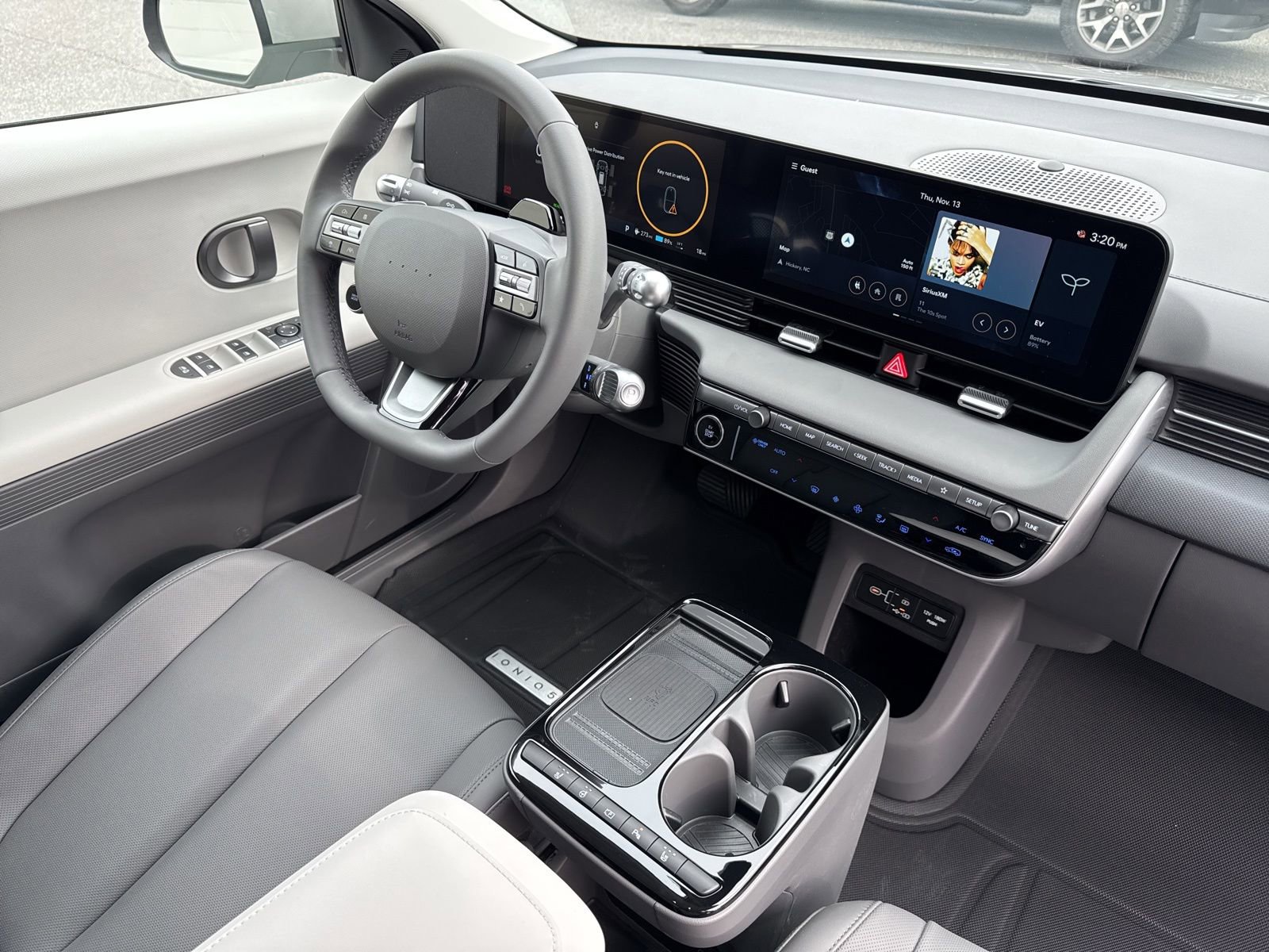 Used 2025 Hyundai Ioniq 5 SEL image 29