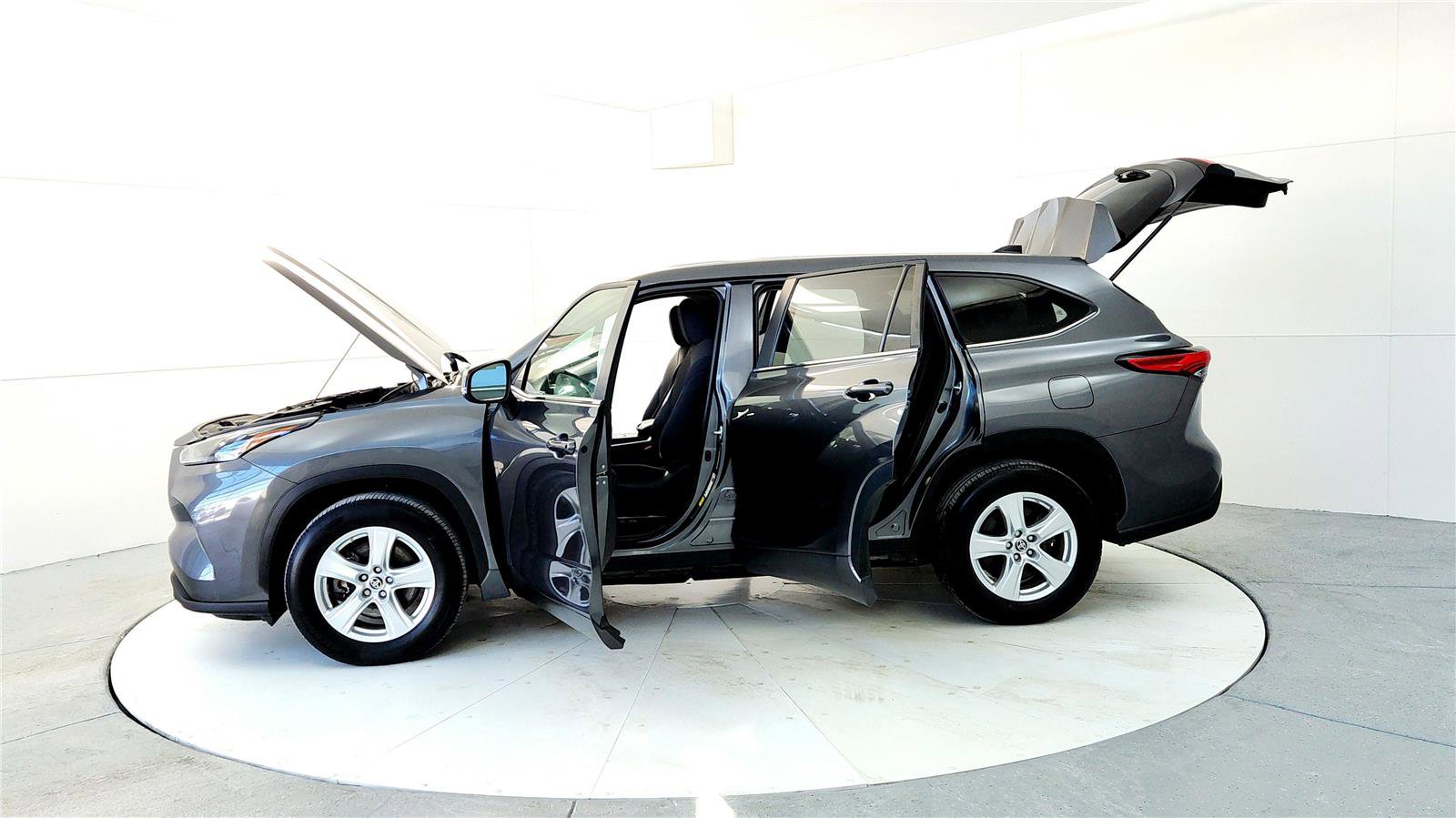 Certified 2023 Toyota Highlander L image 10