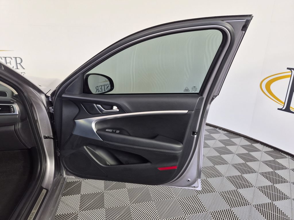 Used 2023 Genesis G70 2.0T RWD image 36