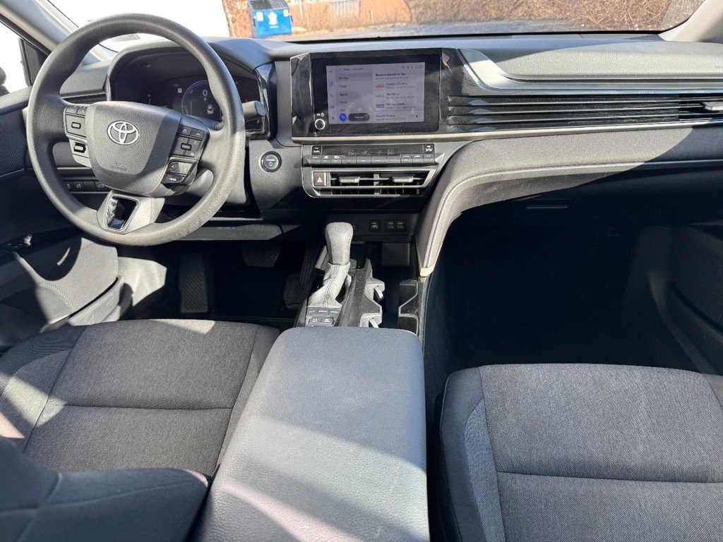 Certified 2025 Toyota Camry Hybrid image 11