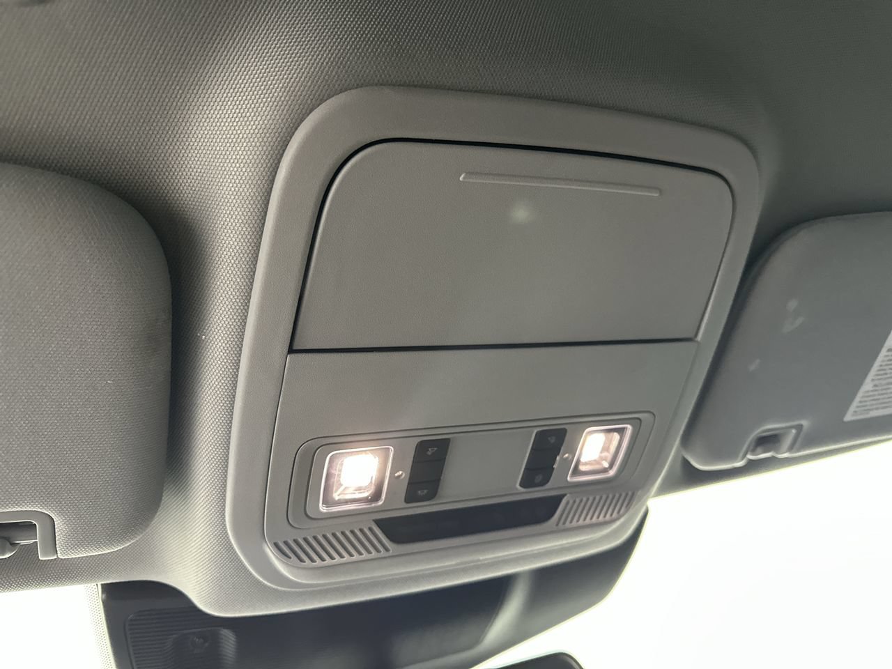 Used 2021 Ford Explorer XLT w/ Equipment Group 202A AWD/4WD image 10
