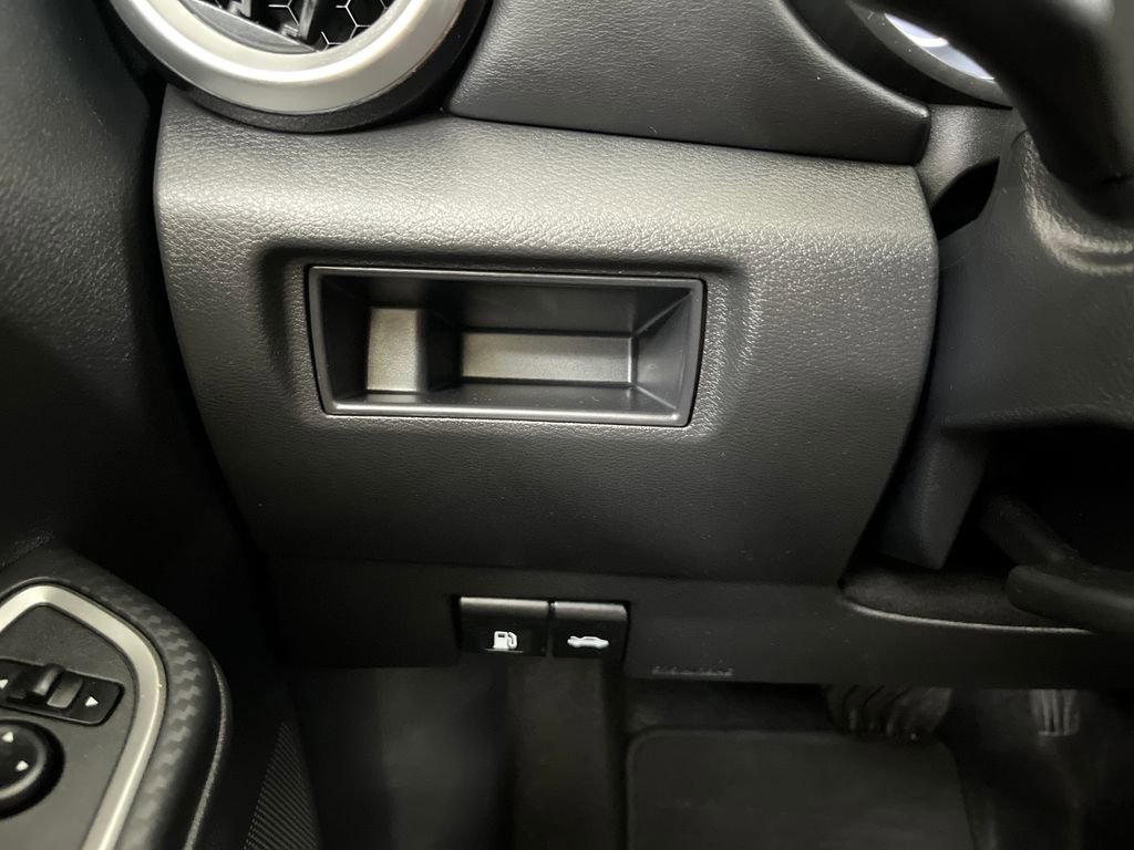 Used 2024 Nissan Versa SR w/ Trunk Package image 57