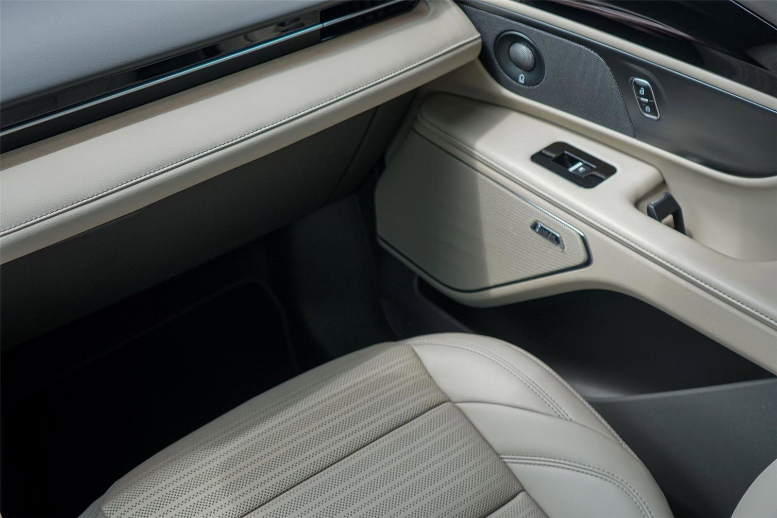 Used 2025 Lincoln Nautilus Reserve image 26