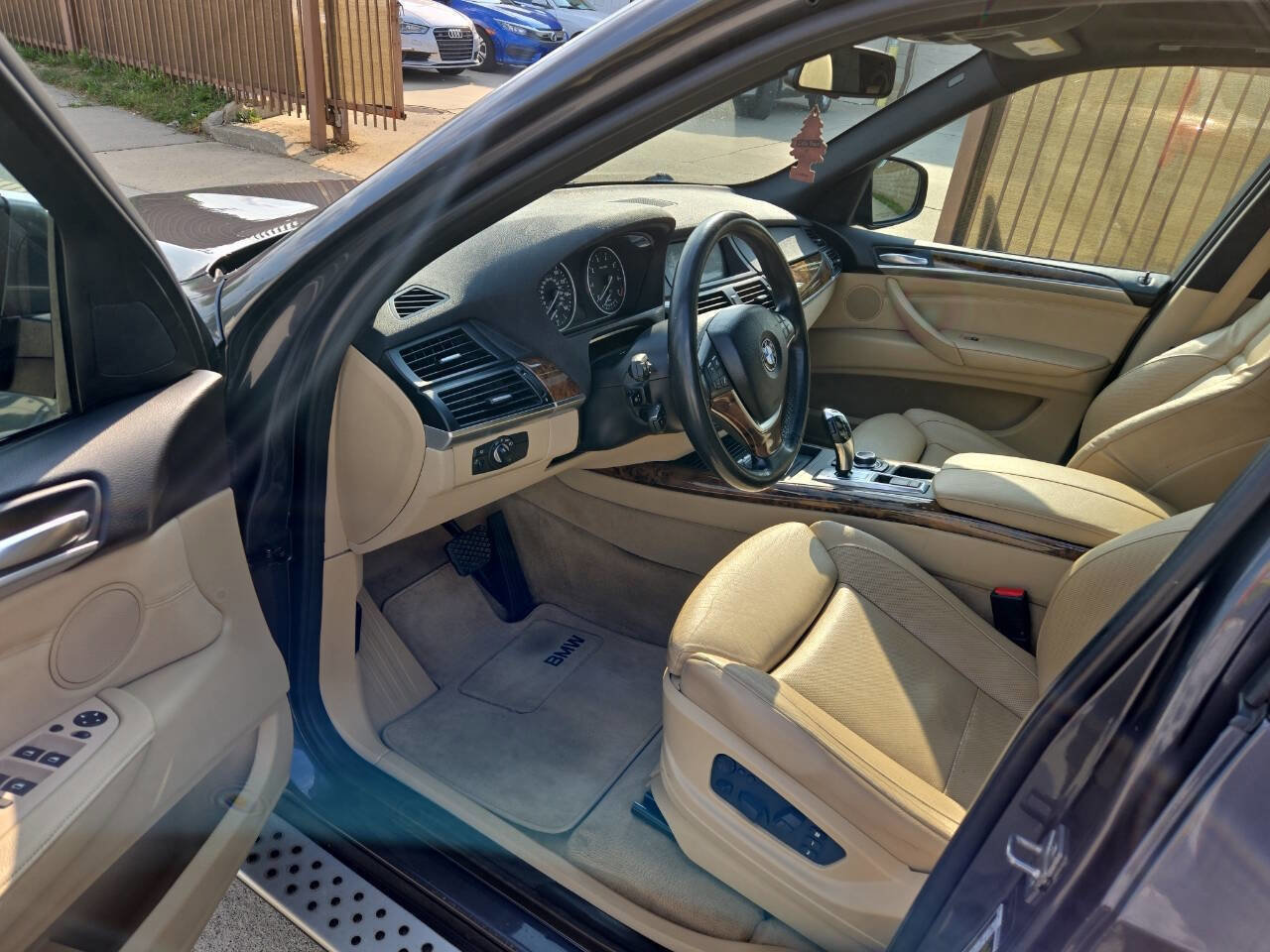 Used 2011 BMW X5 xDrive50i image 17