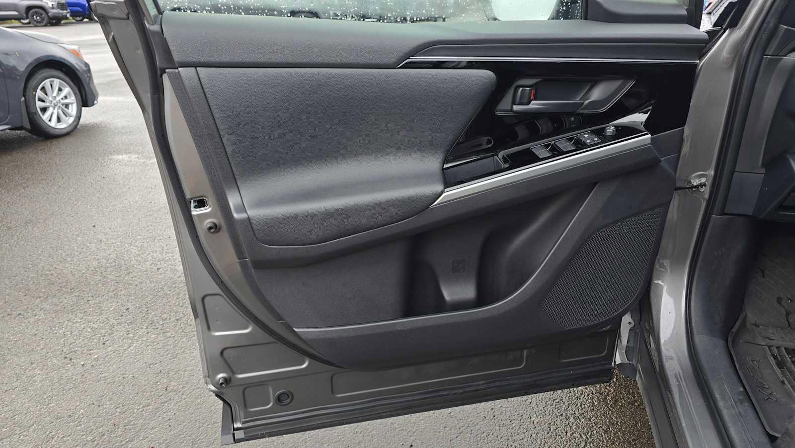 Used 2024 Toyota bZ4X XLE w/ Weather Package image 23