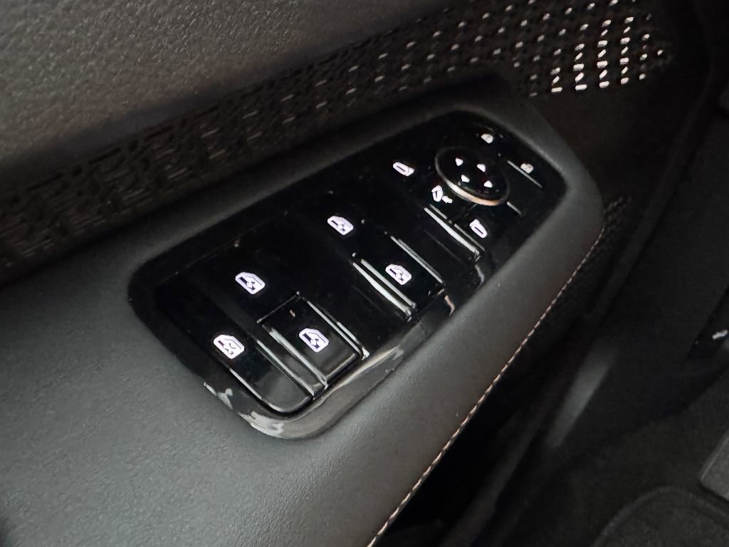 New 2025 Nissan Ariya AWD image 21