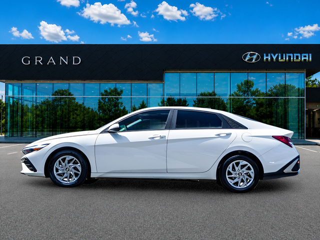 Used 2024 Hyundai Elantra Blue FWD image 3