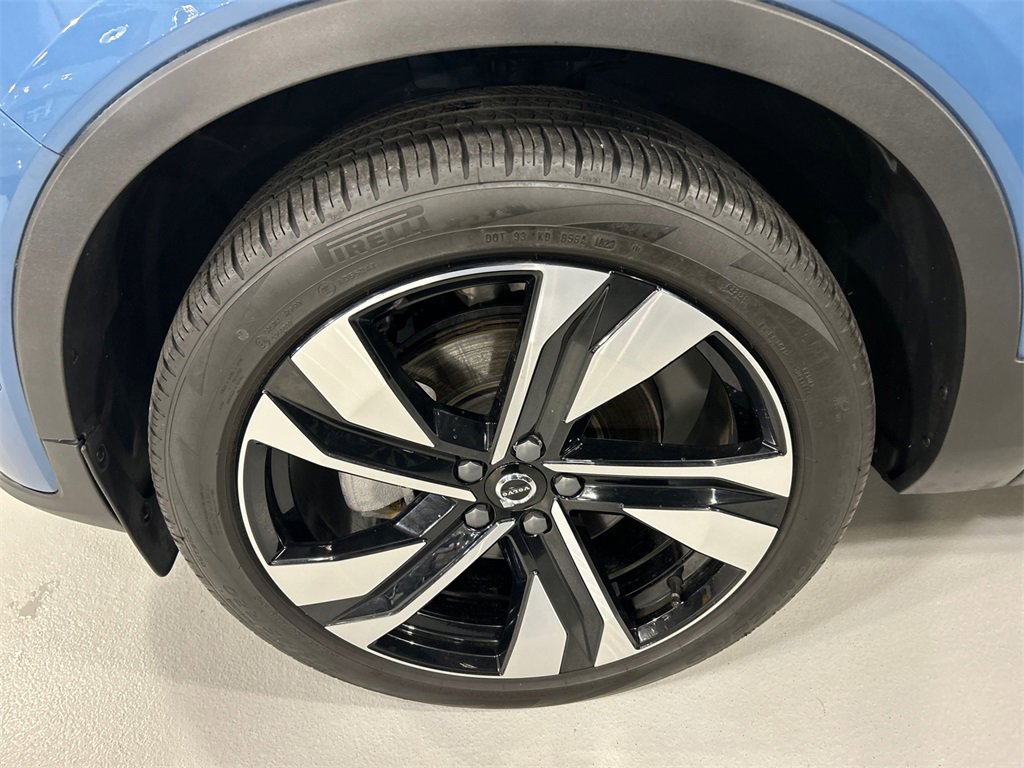 Certified 2024 Volvo XC40 B5 Plus w/ Protection Package Premier image 8