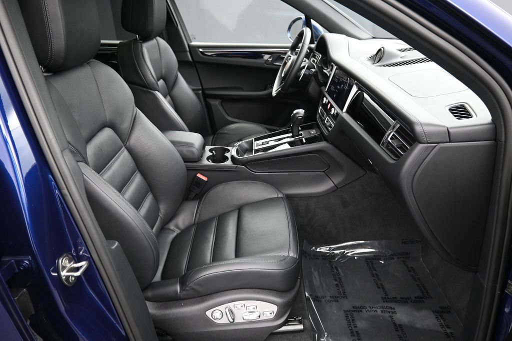 Certified 2024 Porsche Macan AWD/4WD image 28