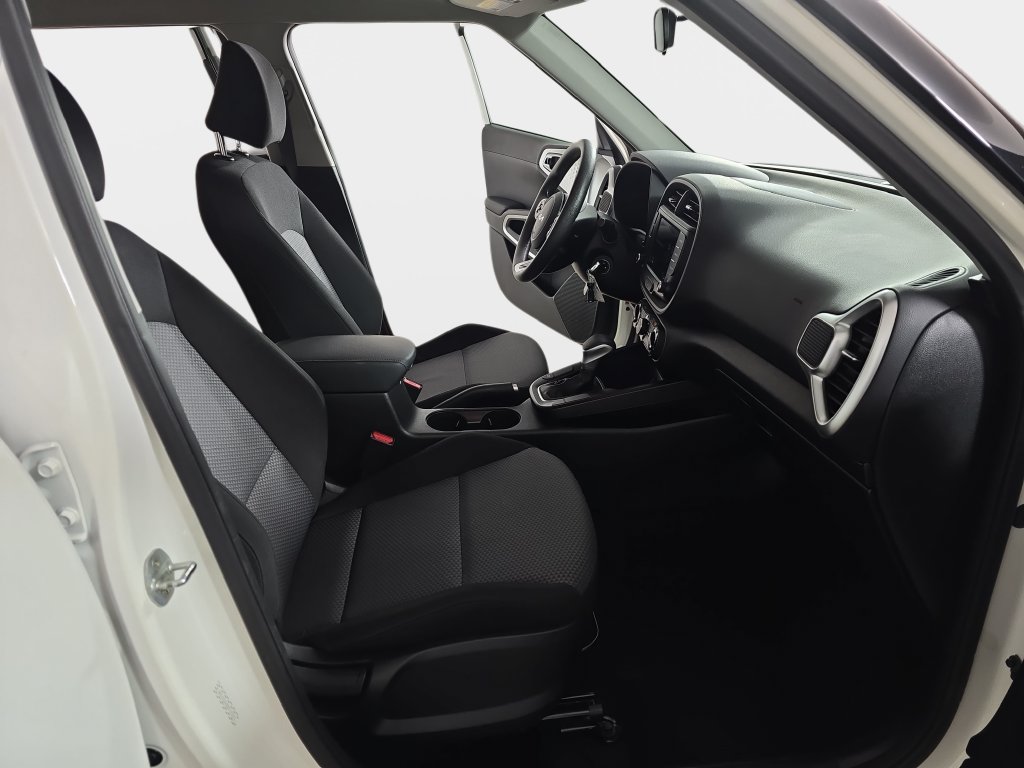 Used 2022 Kia Soul LX w/ Technology Package FWD image 10