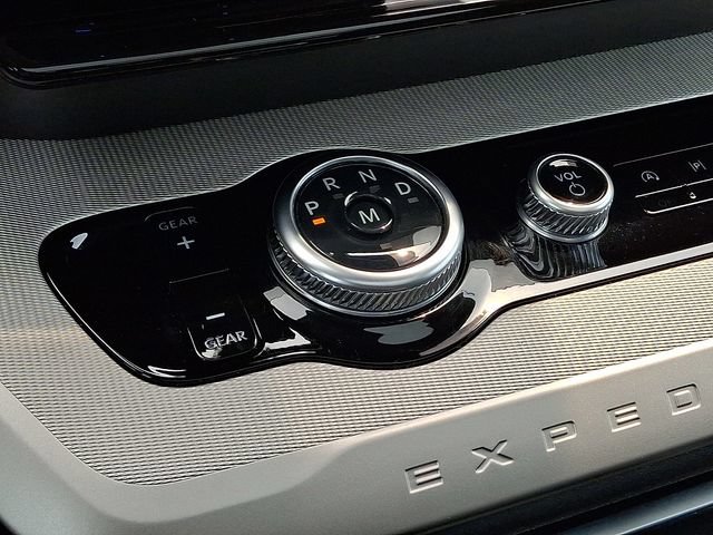 Certified 2025 Ford Expedition Active AWD/4WD image 18