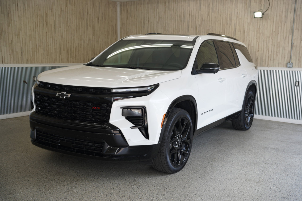 Used 2024 Chevrolet Traverse RS w/ LPO, Floor Liner Package image 4