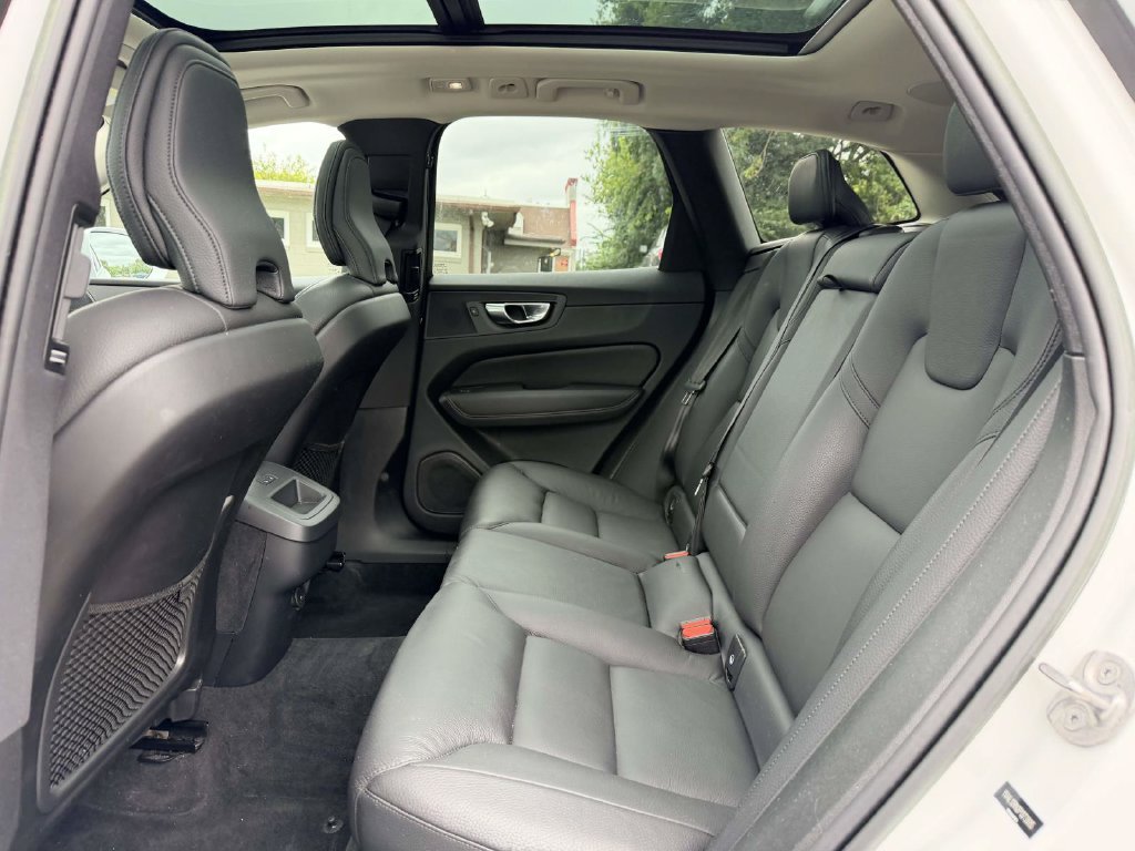 Used 2023 Volvo XC60 B5 Plus w/ Climate Package AWD/4WD image 17
