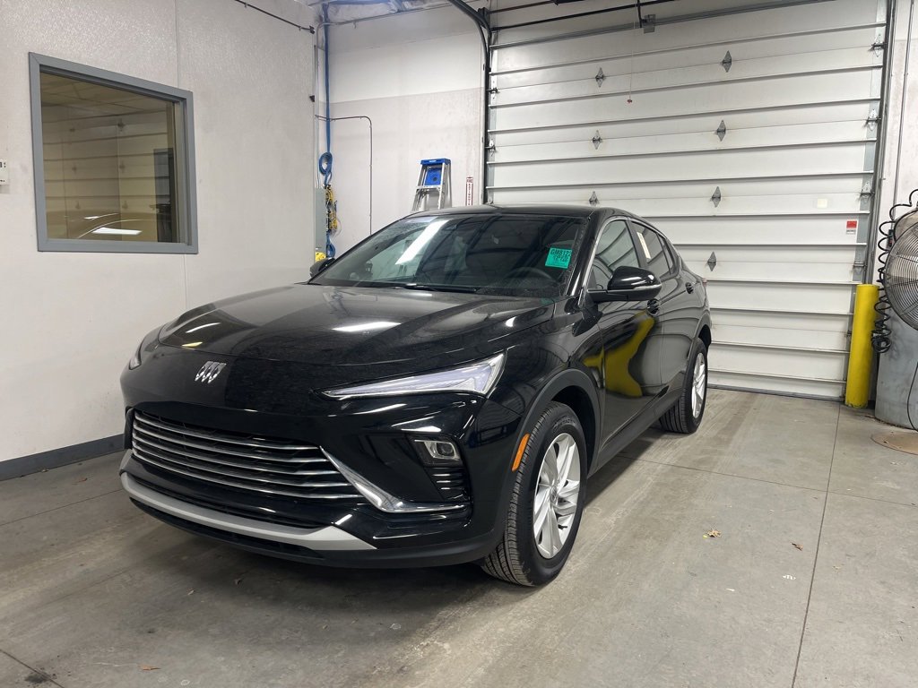 Used 2025 Buick Envista Preferred w/ Convenience II Package image 1