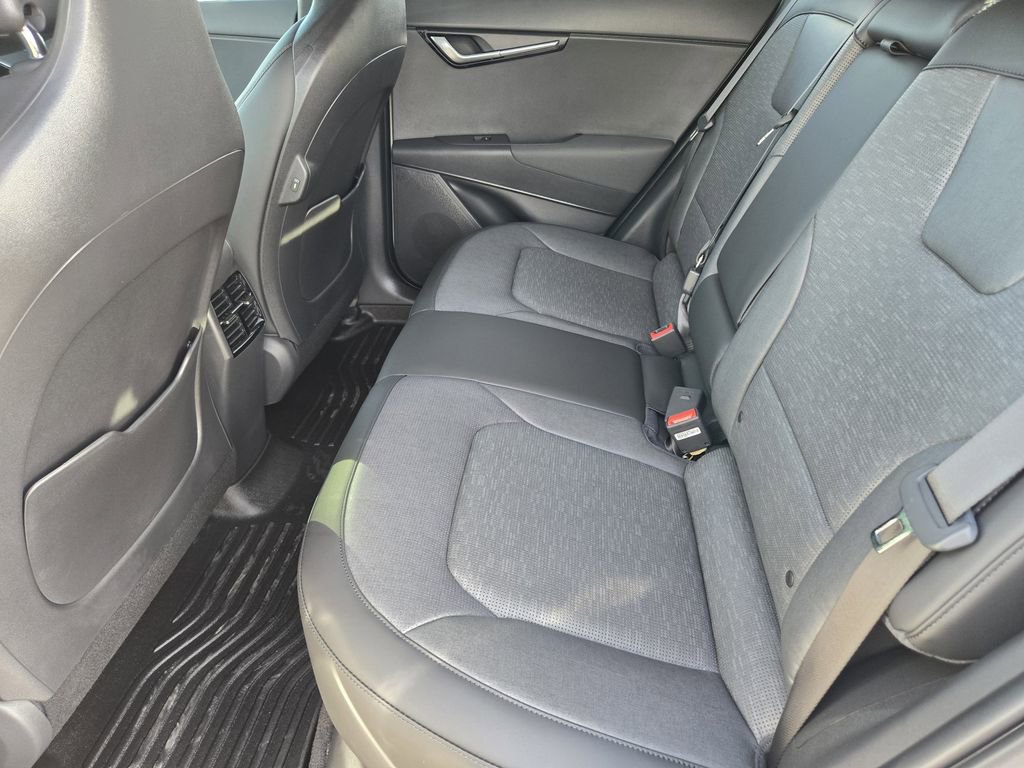 Certified 2024 Kia Niro Wave image 29