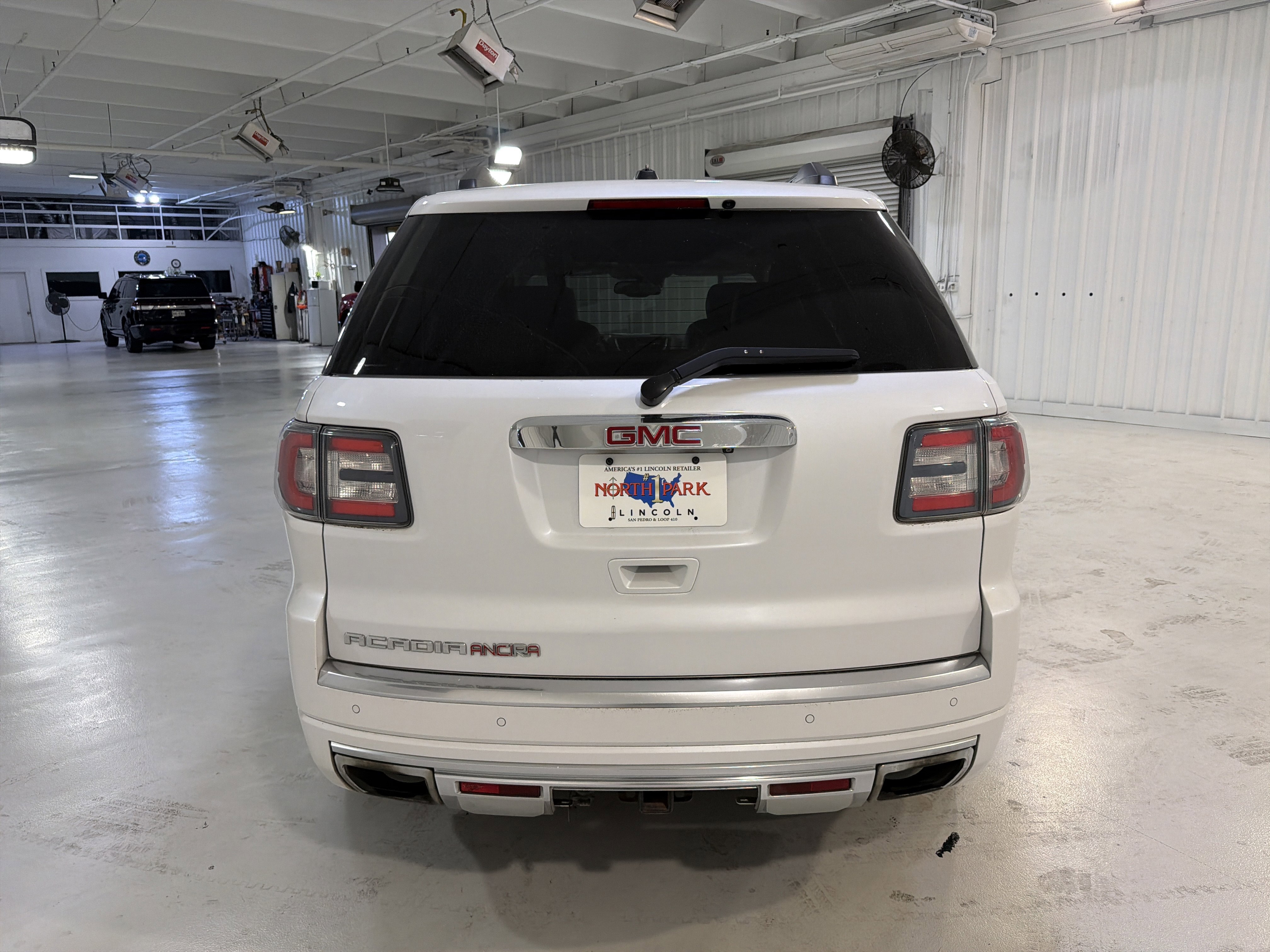 Used 2016 GMC Acadia Denali image 4