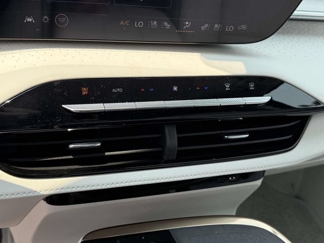 New 2026 Buick Enclave Avenir w/ Super Cruise Package AWD/4WD image 17