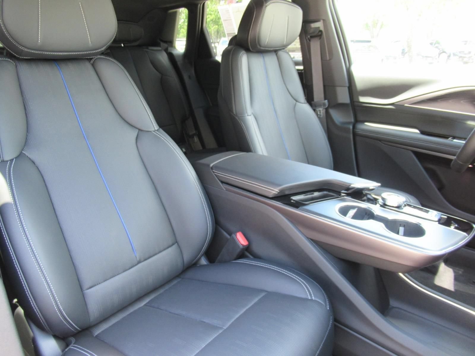 New 2026 Cadillac Lyriq Sport RWD image 8
