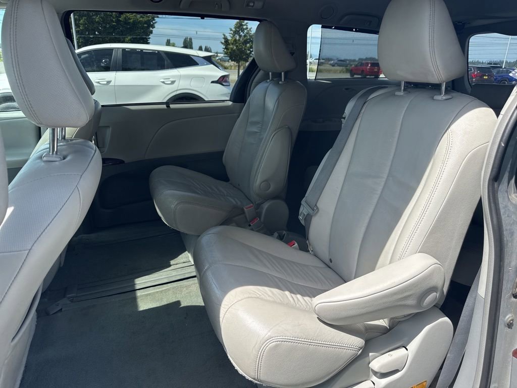 Used 2012 Toyota Sienna XLE FWD image 17