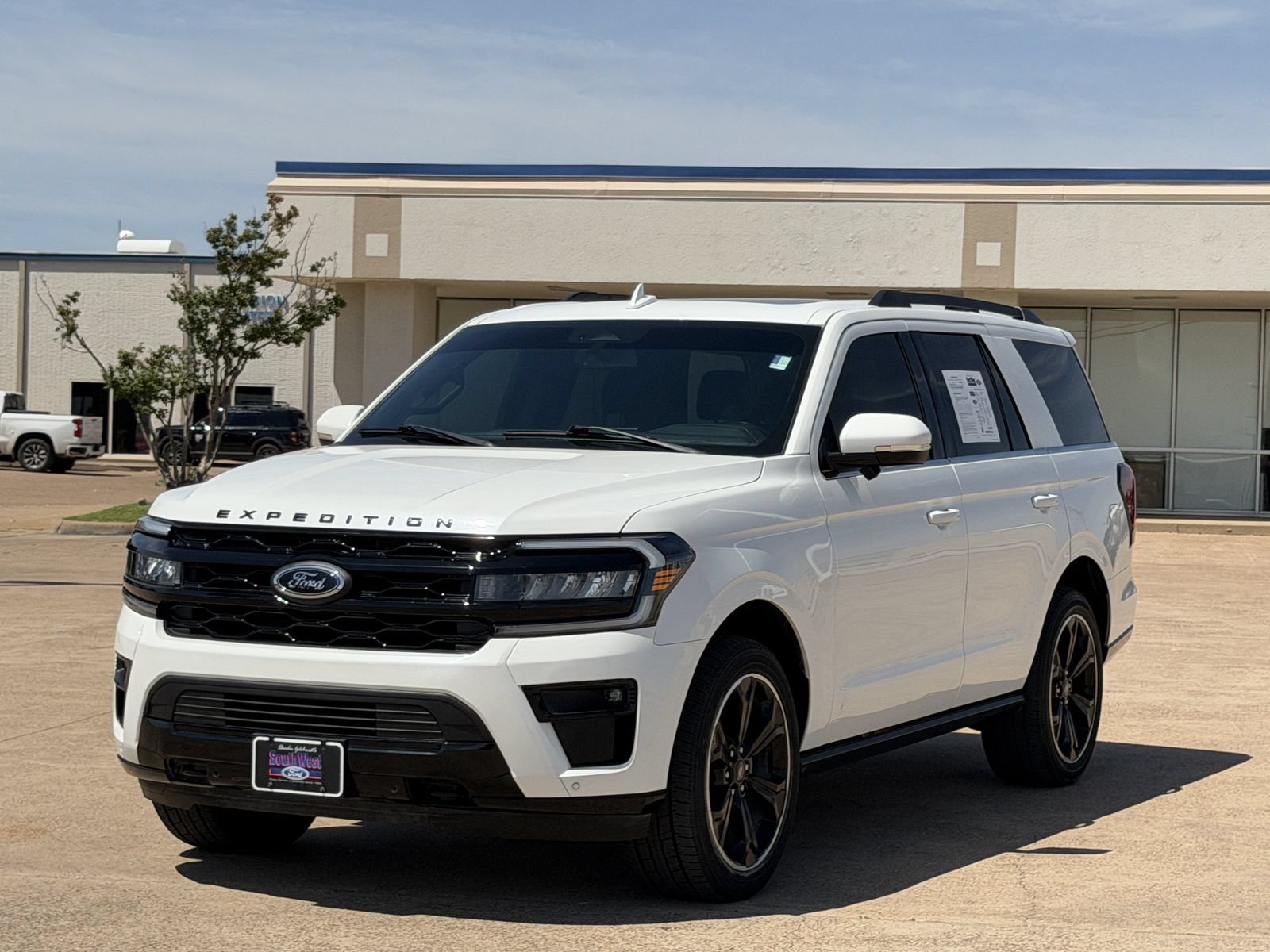 Used 2023 Ford Expedition Limited AWD/4WD image 8
