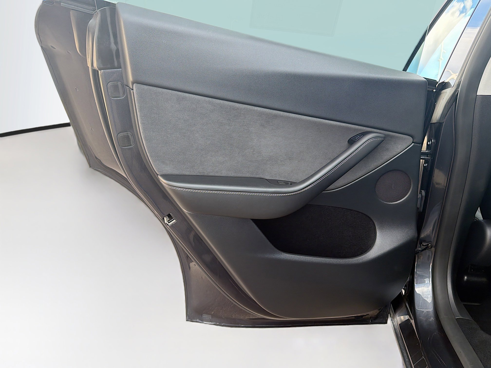 Used 2024 Tesla Model Y Long Range image 25