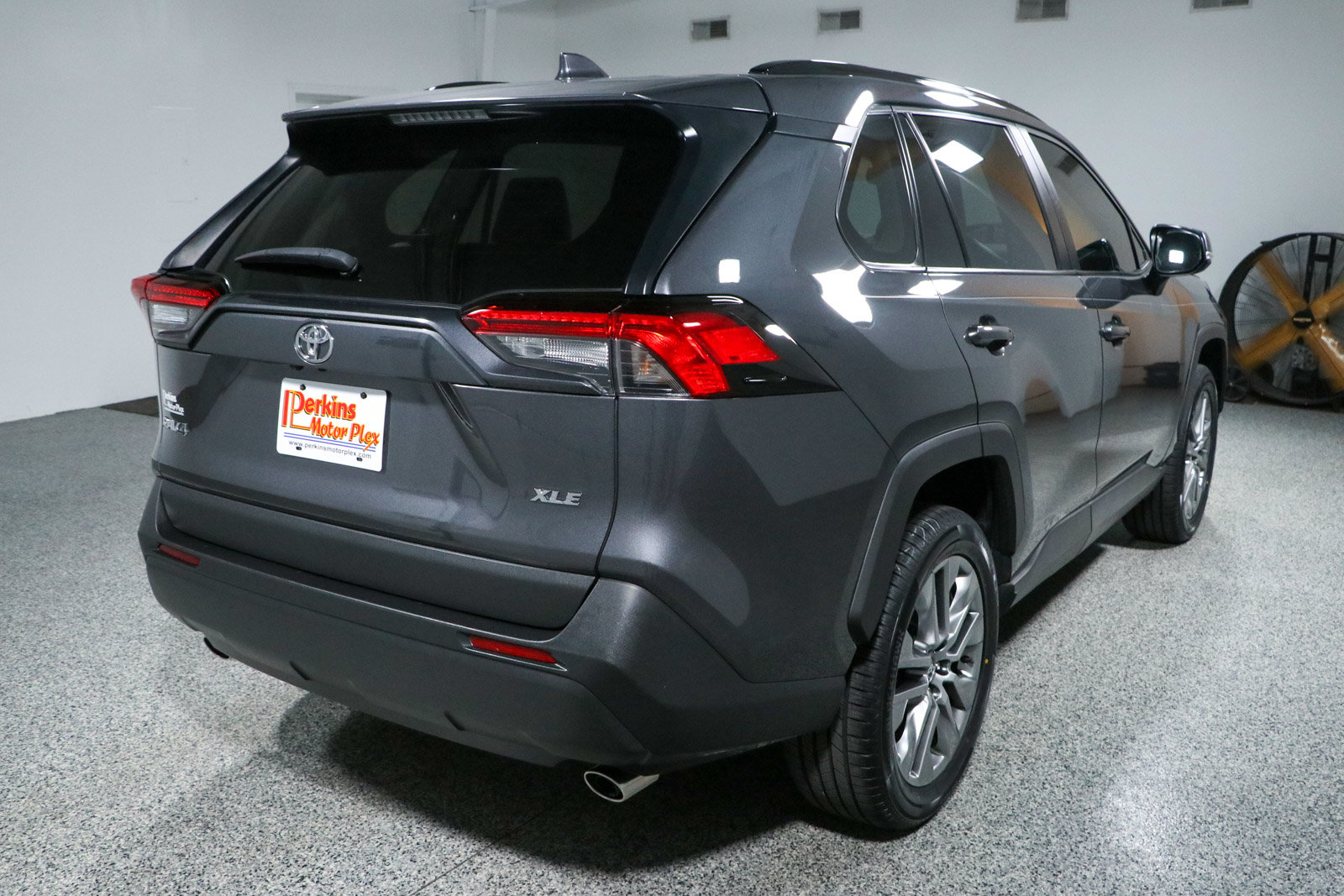 Used 2022 Toyota RAV4 XLE Premium FWD image 7