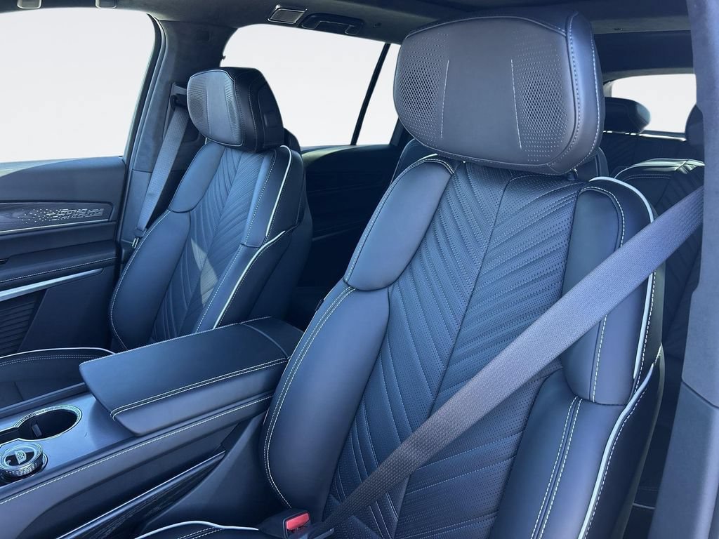 New 2026 Cadillac Vistiq Platinum AWD/4WD image 25