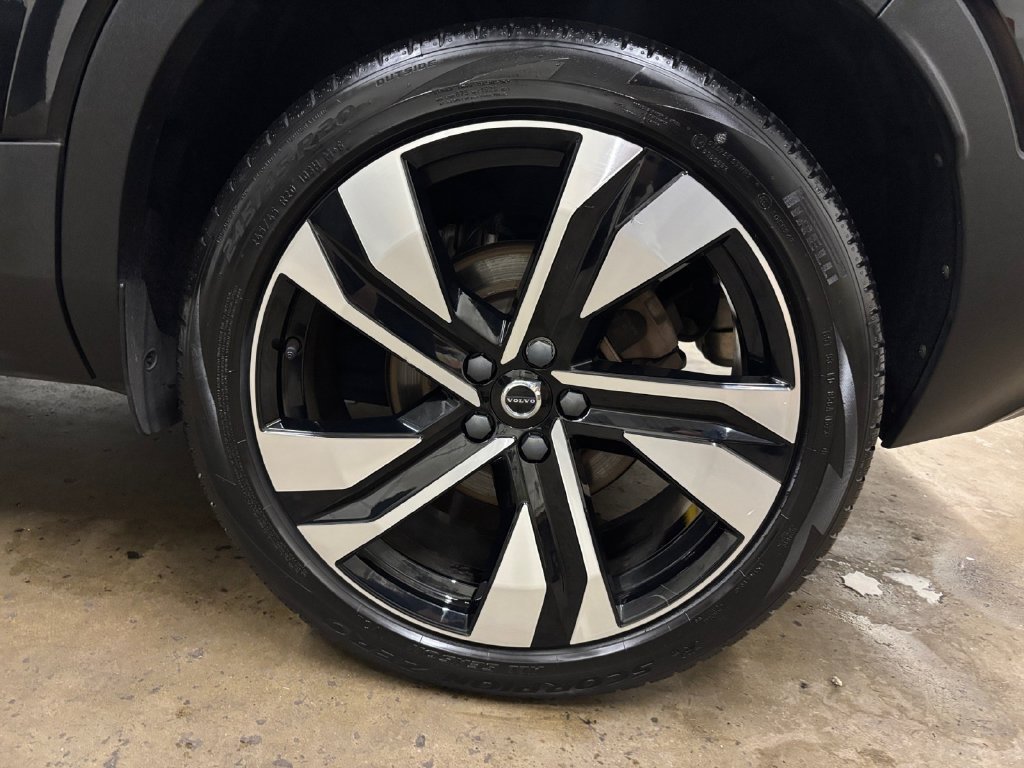 Certified 2024 Volvo XC40 B5 Ultimate w/ Protection Package Premier AWD/4WD image 36