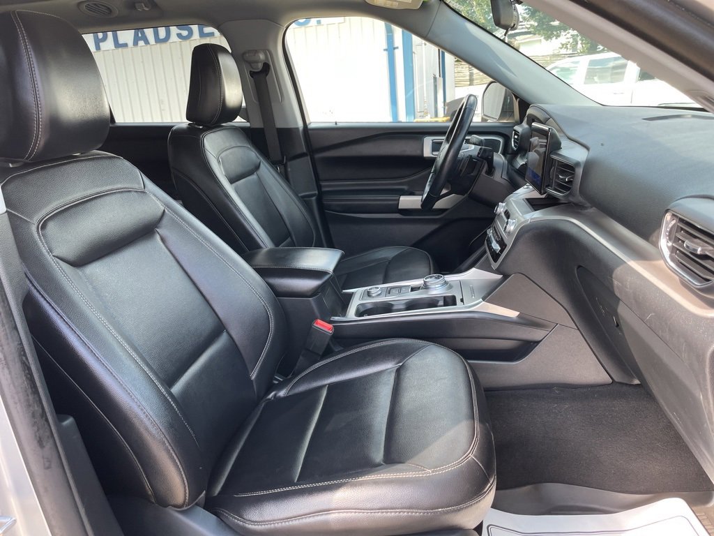 Used 2021 Ford Explorer XLT w/ Equipment Group 202A image 21