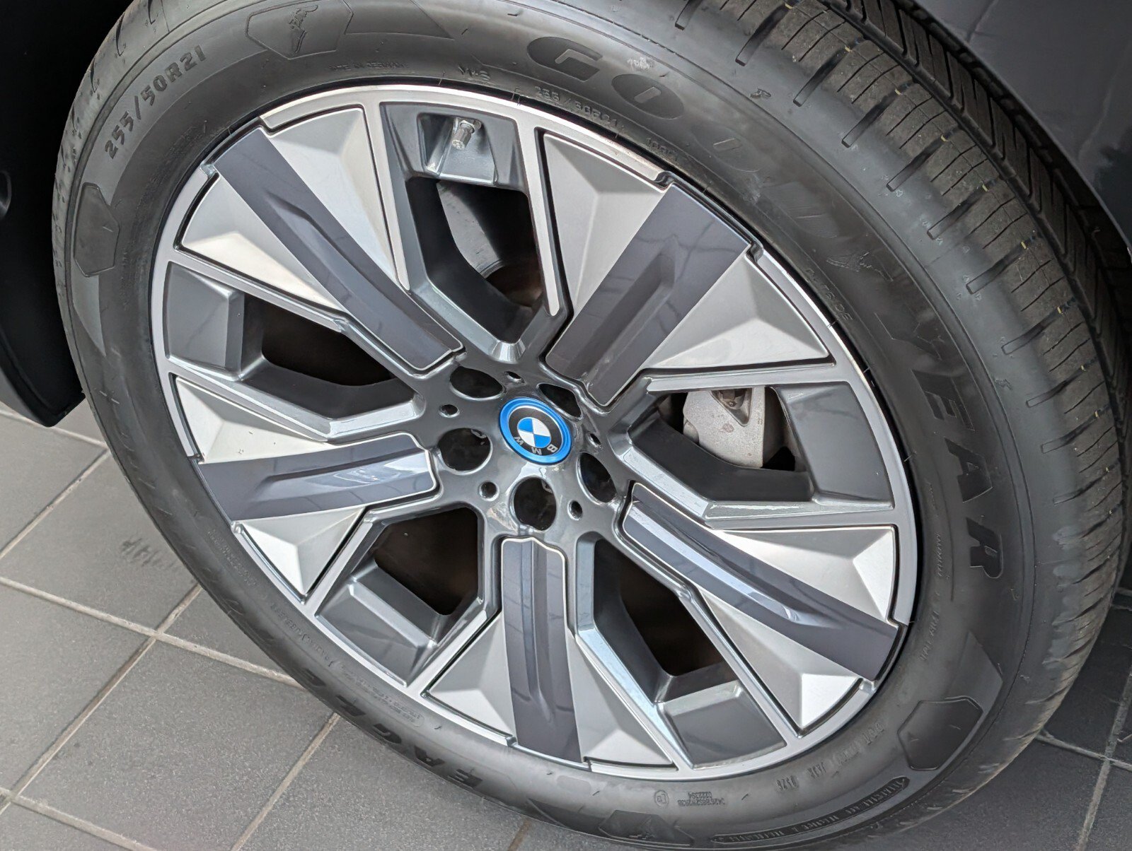 Certified 2024 BMW iX xDrive50 w/ Premium Package AWD/4WD image 9