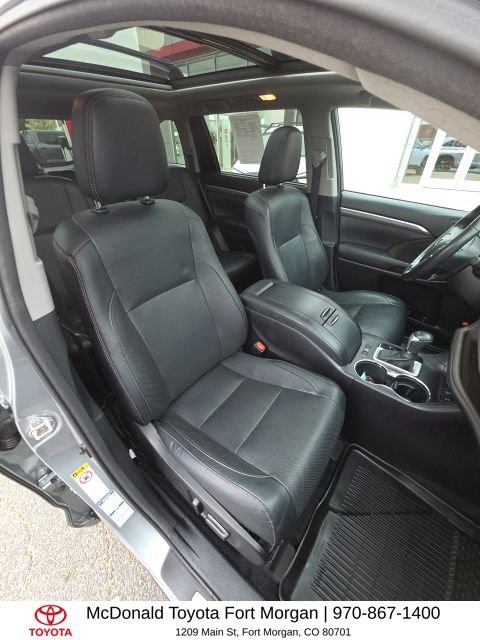 Used 2017 Toyota Highlander Limited Platinum image 22