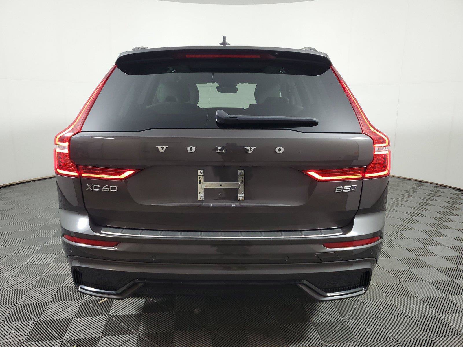 Used 2024 Volvo XC60 B5 Plus w/ Protection Package Premier AWD/4WD image 5